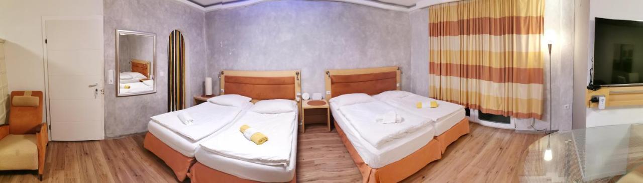 Pension Foehrenhain Gerasdorf bei Wien Extérieur photo