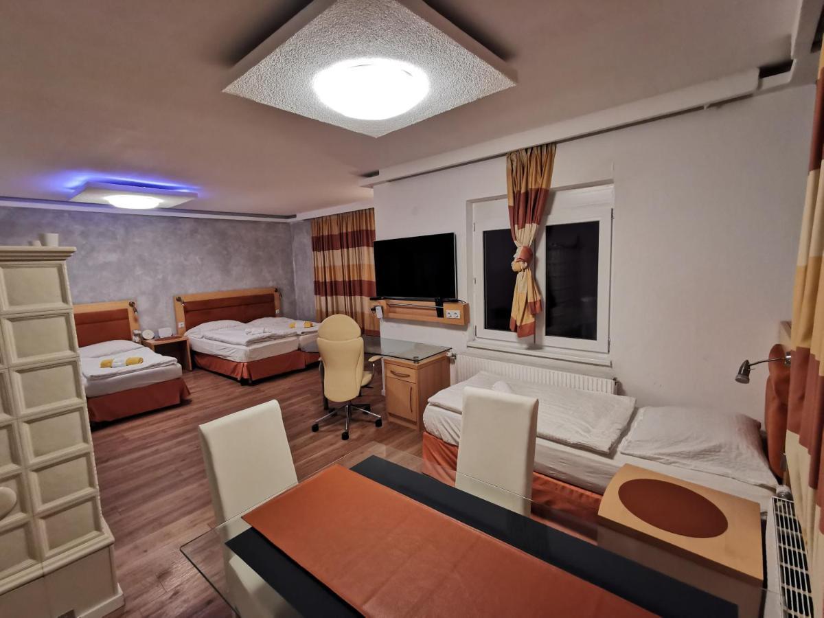Pension Foehrenhain Gerasdorf bei Wien Extérieur photo