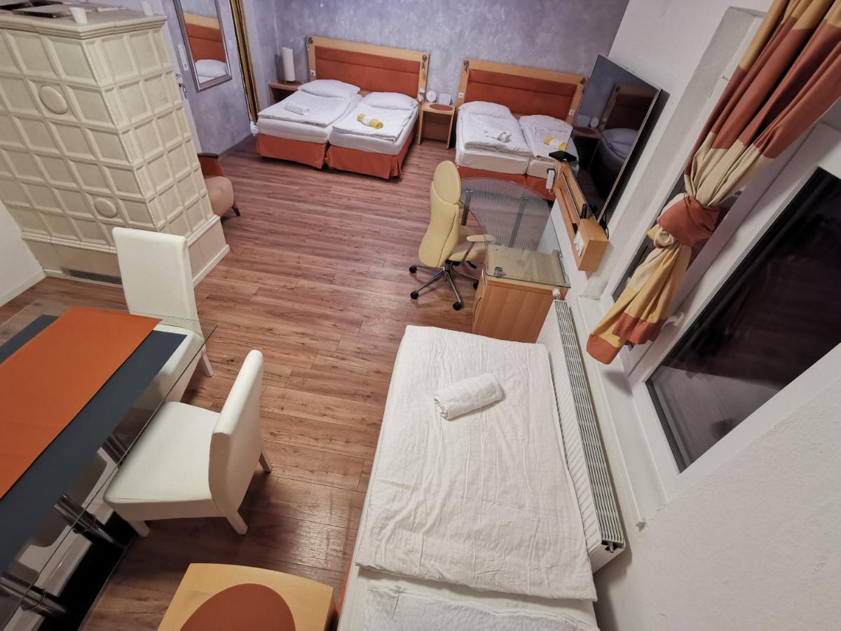 Pension Foehrenhain Gerasdorf bei Wien Extérieur photo