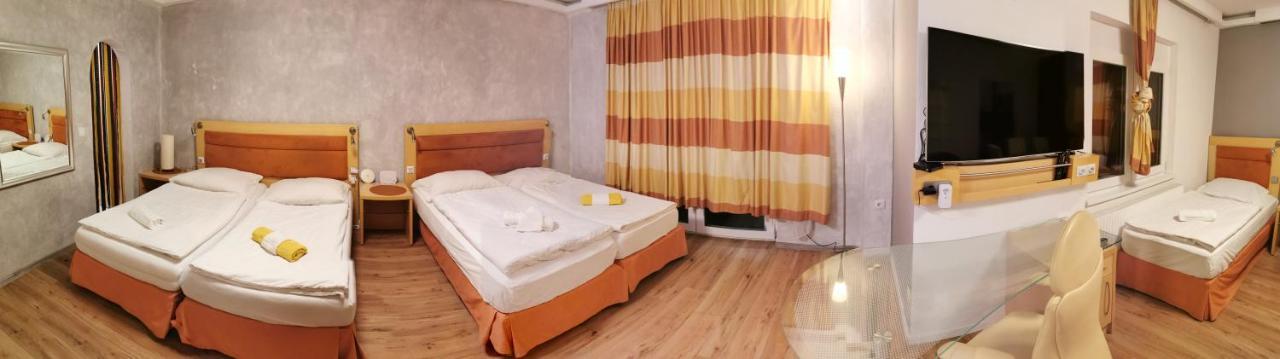 Pension Foehrenhain Gerasdorf bei Wien Extérieur photo