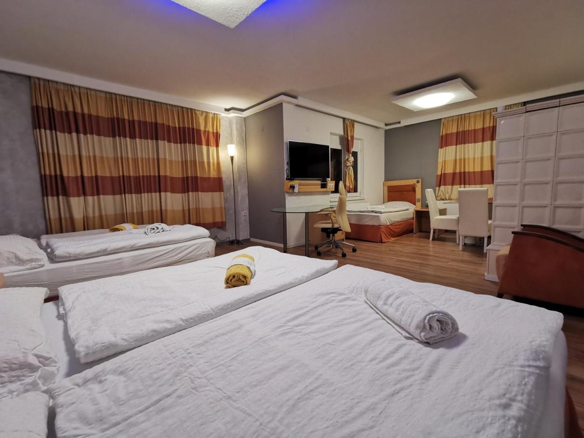 Pension Foehrenhain Gerasdorf bei Wien Extérieur photo