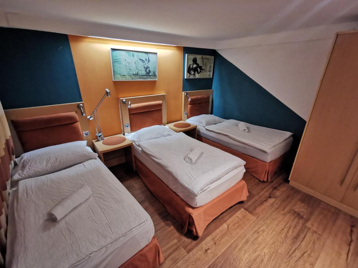 Pension Foehrenhain Gerasdorf bei Wien Extérieur photo