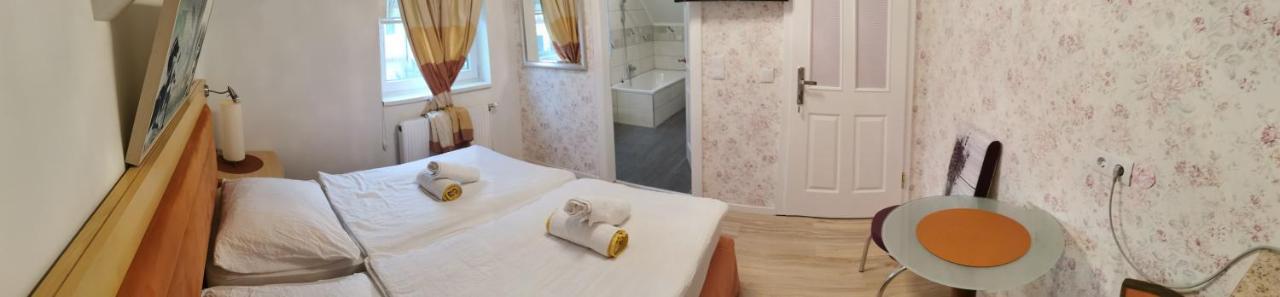 Pension Foehrenhain Gerasdorf bei Wien Extérieur photo