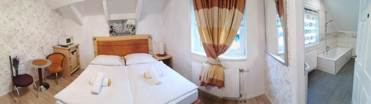Pension Foehrenhain Gerasdorf bei Wien Extérieur photo