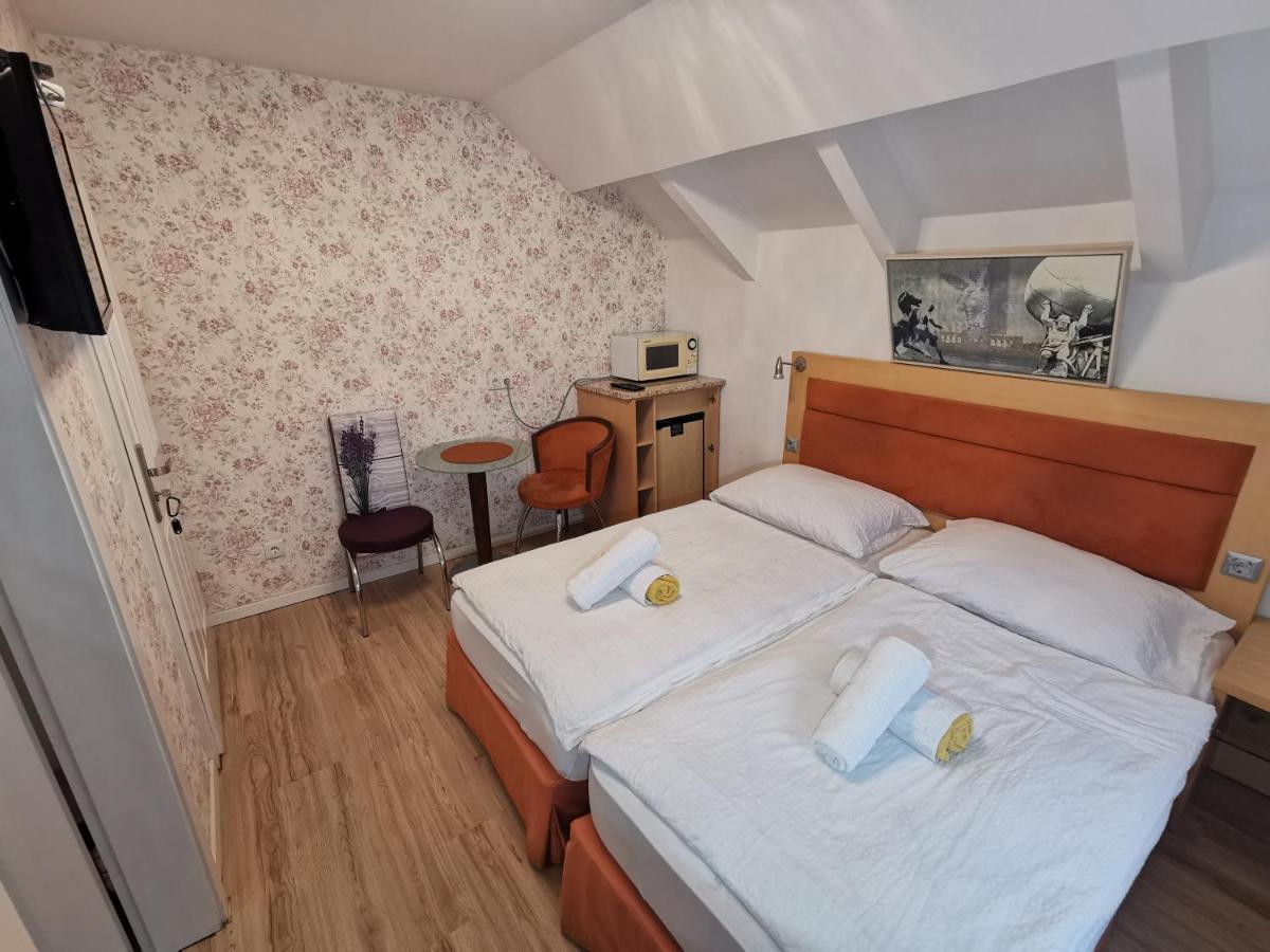 Pension Foehrenhain Gerasdorf bei Wien Extérieur photo