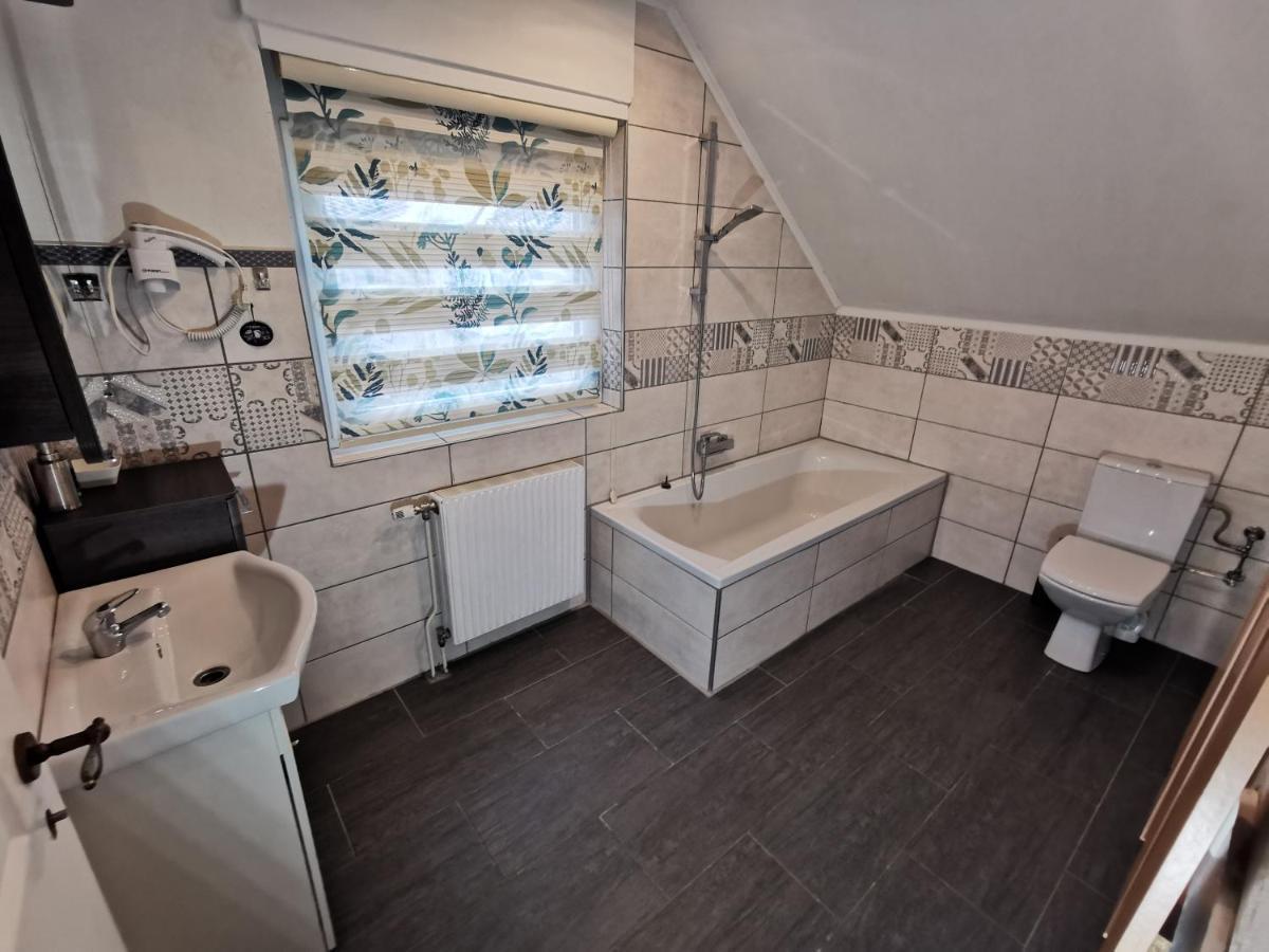 Pension Foehrenhain Gerasdorf bei Wien Extérieur photo